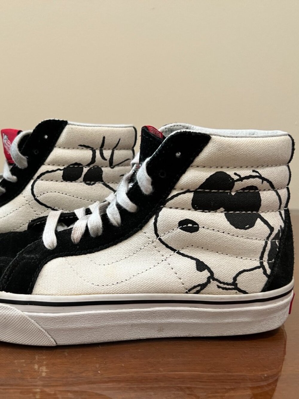 Vans x Peanuts Snoopy & Woodstock Sk8-Hi sneakers. Excellent pre-owned. w7/m5.